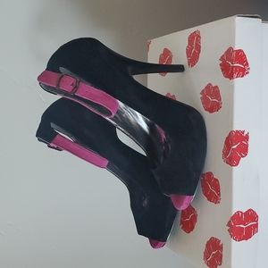 Two lips high heels size 9
